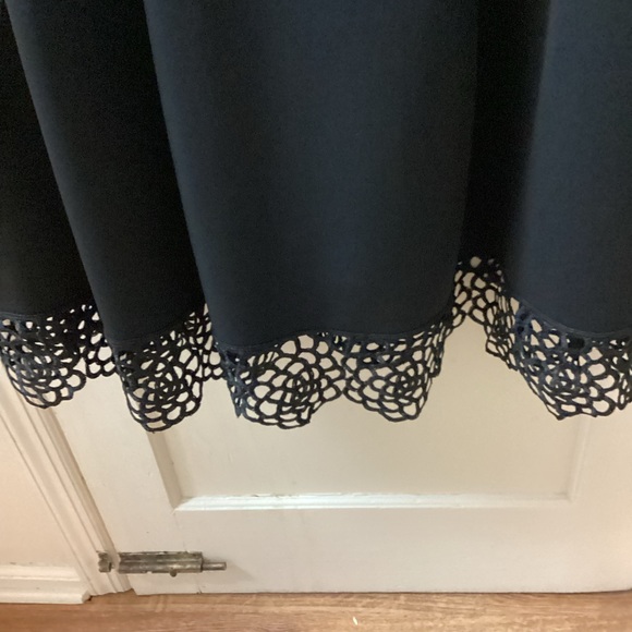 Women’s Black Sleeveless Crocheted Bottom Dress-Size 20- Pre-Owned - Picture 9 of 14